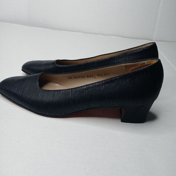 Salvatore Ferragamo black heels size 7.5 - Picture 5 of 9